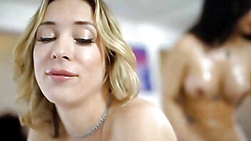 Bigg ass shemale, lækker shemale, røvsliknkng, girl sex, ladyboy lingeri, oliesex